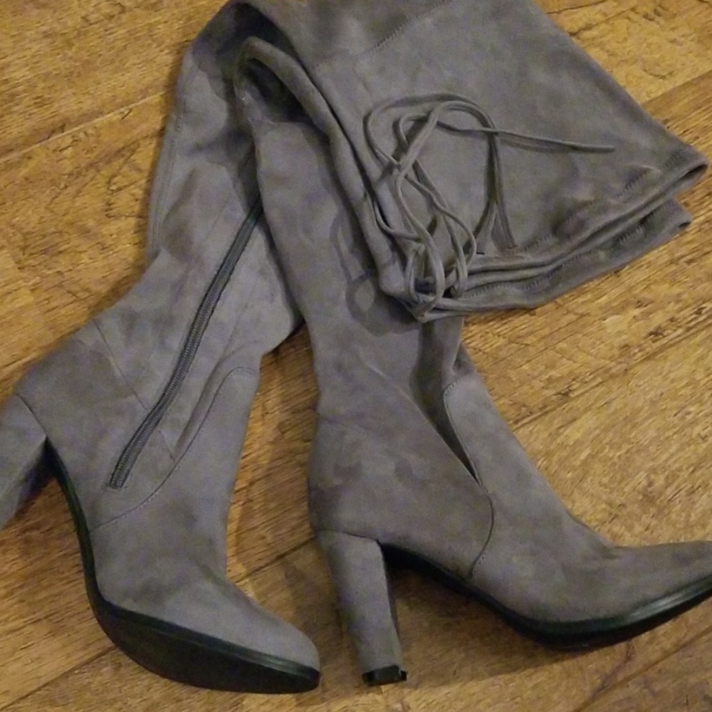Boots - Picture 6 of 8